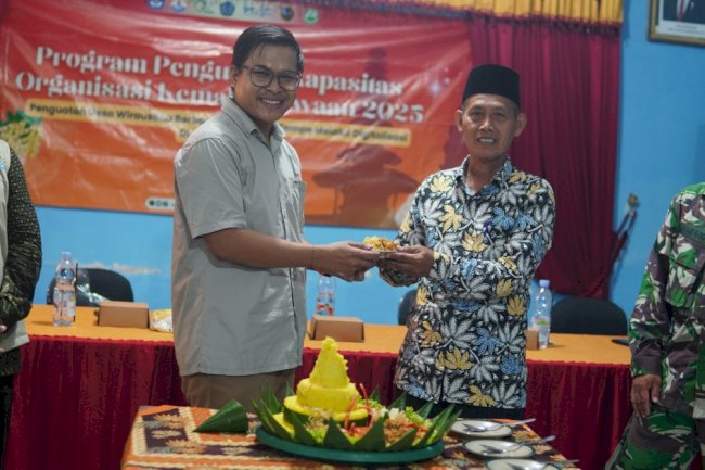 Sambut Era Digital : HMP PTI UMS Hadirkan Website Digitalisasi Pemasaran Tempe di Desa Sentono